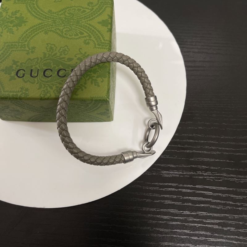 G*u*i bracelets